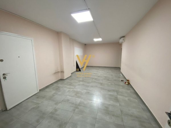 Tirane, jepet me qera zyre , Kati 1, 750 m² 7,500 € (STACIONI I TRENIT)