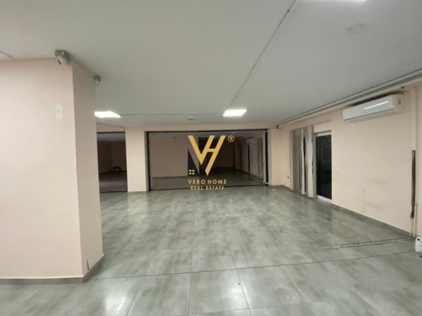 Tirane, jepet me qera zyre , Kati 1, 750 m² 7,500 € (STACIONI I TRENIT)