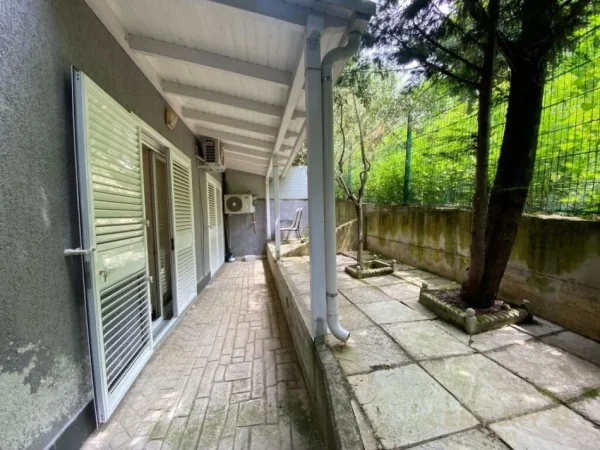 Tirane, jepet me qera apartament 2+1, Kati 3, 102 m² 650 € (Liqeni i Thate)