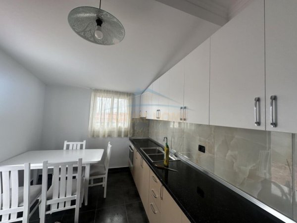 Tirane, jepet me qera apartament 1+1+Ballkon, Kati 3, 80 m² 400 € (Rruga e Dibres)