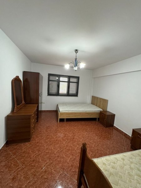 Tirane, jepet me qera apartament 2+1+Ballkon, Kati 2, 85 m² 350 € (rruga Kastriotet)