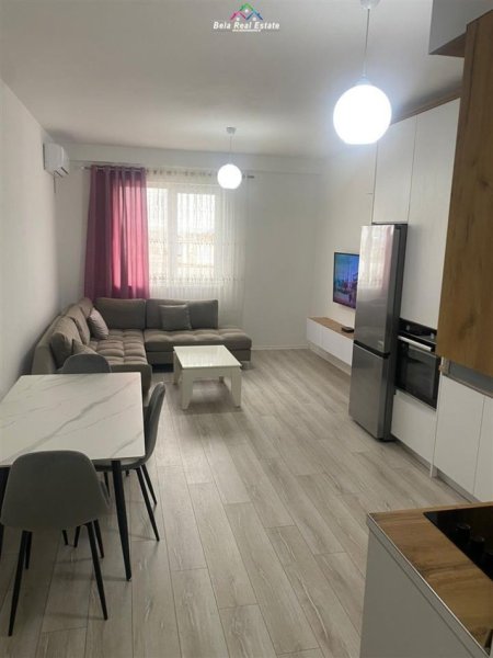 Tirane, jepet me qera apartament 2+1, Kati 8, 105 m² 500 € (YZBERISHT)