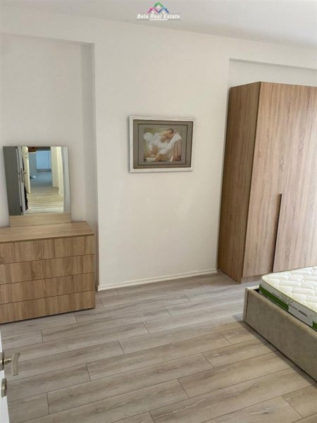 Tirane, jepet me qera apartament 2+1, Kati 8, 105 m² 500 € (YZBERISHT)