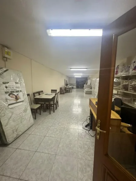 Laprake , shitet dyqan , Kati 0, 100 m² 120,000 €