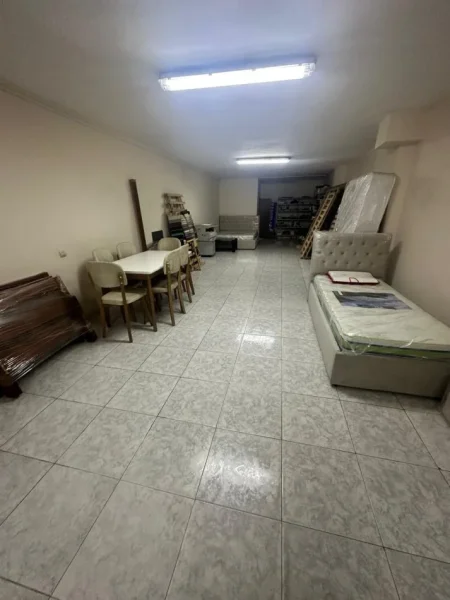 Laprake , shitet dyqan , Kati 0, 100 m² 120,000 €