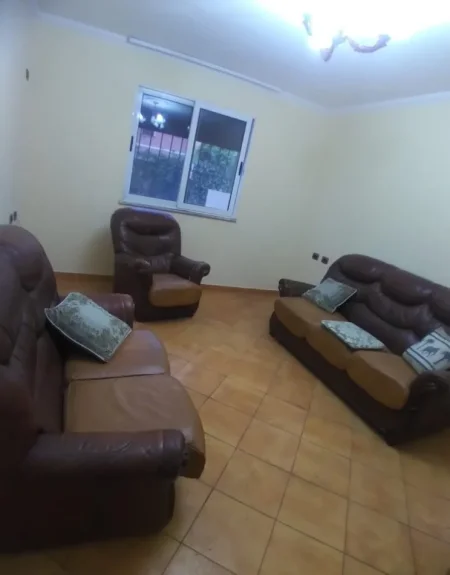 Tirane, jepet me qera apartament 1+1, Kati 1, 70 m² 300 € (ali demi)