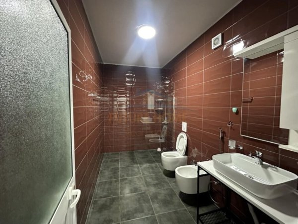 Tirane, jepet me qera apartament 2+1, Kati 3, 100 m² 450 € (Rruga e Dibres)