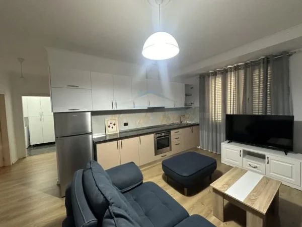 Tirane, jepet me qera apartament 2+1, Kati 3, 100 m² 450 € (Rruga e Dibres)