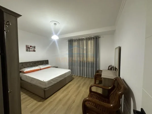 Tirane, jepet me qera apartament 2+1, Kati 3, 100 m² 450 € (Rruga e Dibres)