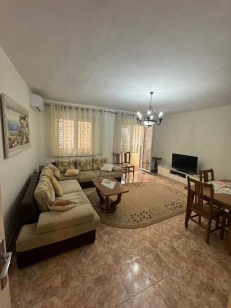 Tirane, jepet me qera apartament 1+1+Ballkon, Kati 1, 85 m² 85 € (rruga Zef Jubani)