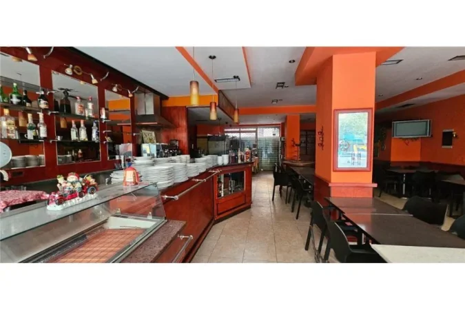 Tirane, jepet me qera lokal , Kati 0, 130 m² 300,000 € (Komuna e Parisit)