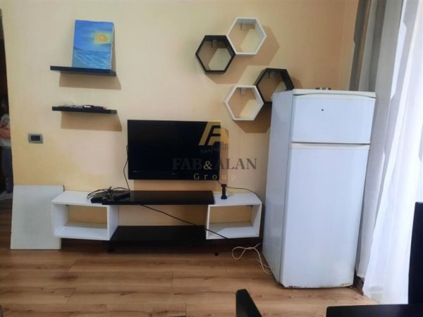 Tirane, jepet me qera apartament 2+1, Kati 4, 75 m² 380 € (Shkolla e Bashkuar)