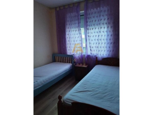 Tirane, jepet me qera apartament 2+1, Kati 4, 75 m² 380 € (Shkolla e Bashkuar)