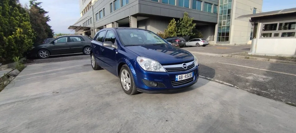 Vlore, shitet makine OKAZION OPEL ASTRA , Benzin, blu, manuale, Klima, 92 kW (125 PS) 237000 km, 3,300 €