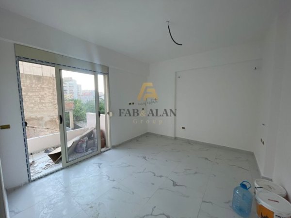 Vlore - Lungomare - Uji i Ftohte, shitet garsonier , Kati 1, 33 m² 53,000 € (Lungomare)