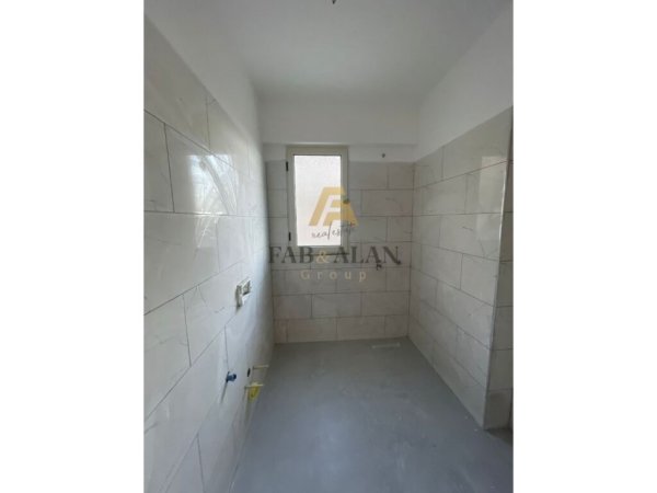 Vlore - Lungomare - Uji i Ftohte, shitet garsonier , Kati 1, 33 m² 53,000 € (Lungomare)