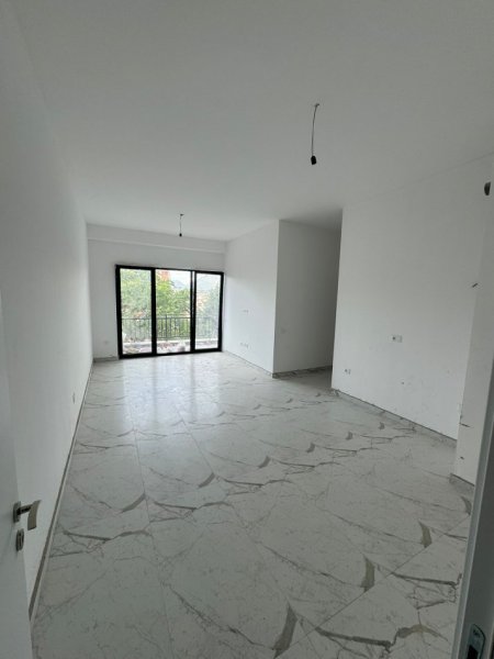 Tirane, jepet me qera apartament 3+1+Aneks+Ballkon, Kati 1, 120 m² 600 € (kompleksi arlisfarmacia 10)