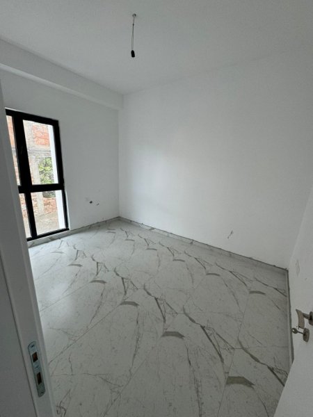 Tirane, jepet me qera apartament 3+1+Aneks+Ballkon, Kati 1, 120 m² 600 € (kompleksi arlisfarmacia 10)