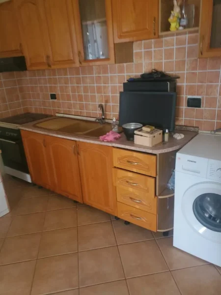 Tirane, jepet me qera apartament 1+1, Kati 1, 80 m² 300 € (Ali Demi)