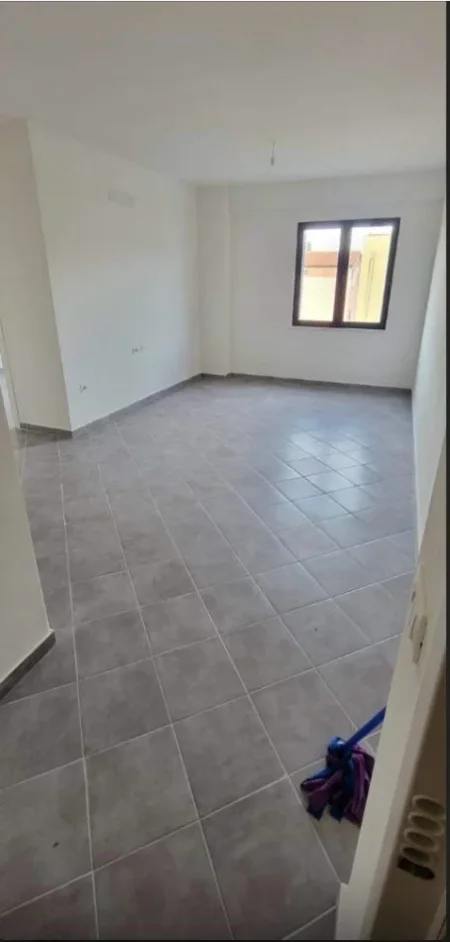 Tirane, jepet me qera ambjent biznesi , Kati 1, 92 m² 750 € (Ali Demi)