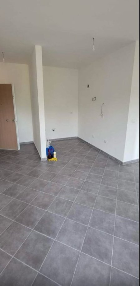 Tirane, jepet me qera ambjent biznesi , Kati 1, 92 m² 750 € (Ali Demi)
