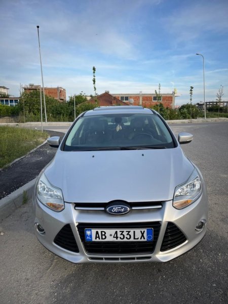 Ford Focus 2.0 , Benzin + Gaz, Automatik 155000 km, 7,500 €