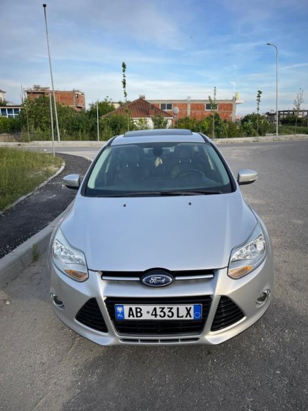 Ford Focus 2.0 , Benzin + Gaz, Automatik 155000 km, 7,500 €