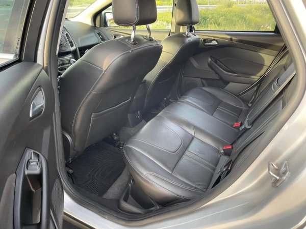 Ford Focus 2.0 , Benzin + Gaz, Automatik 155000 km, 7,500 €