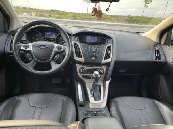 Ford Focus 2.0 , Benzin + Gaz, Automatik 155000 km, 7,500 €