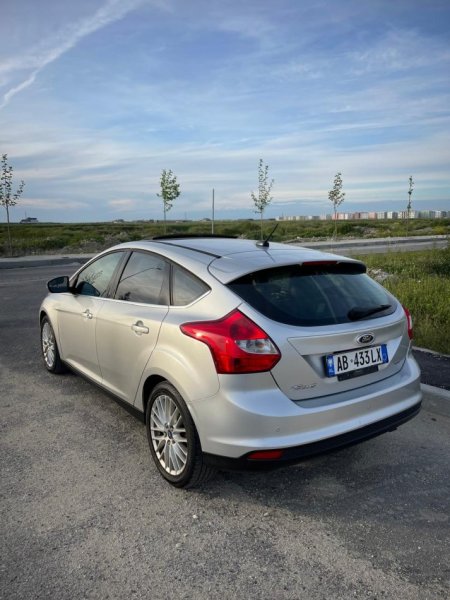 Ford Focus 2.0 , Benzin + Gaz, Automatik 155000 km, 7,500 €