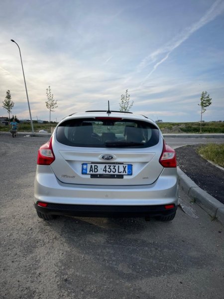 Ford Focus 2.0 , Benzin + Gaz, Automatik 155000 km, 7,500 €