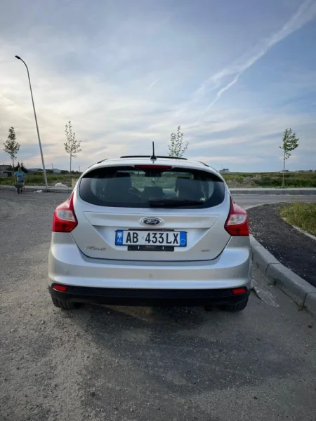 Ford Focus 2.0 , Benzin + Gaz, Automatik 155000 km, 7,500 €