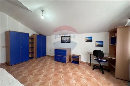 Tirane, jepet me qera apartament 2+1, Kati 2, 165 m² 600 € (Stavri Themeli - 21 Dhjetori, Albania)