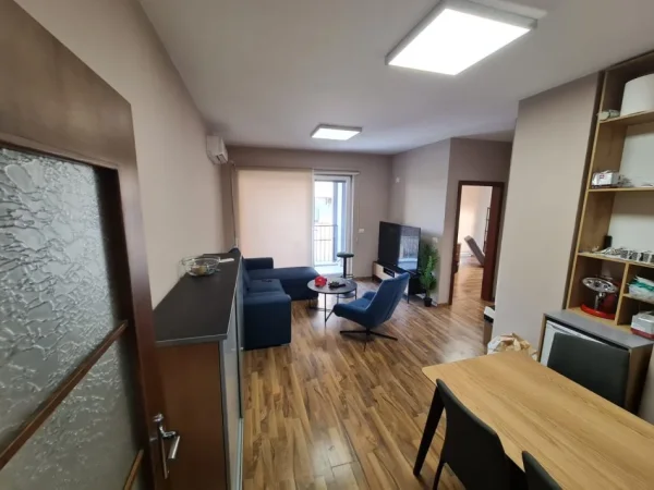 Tirane, jepet me qera ambjent biznesi , Kati 2, 150 m² 1,500 € (Frosina Plaku)