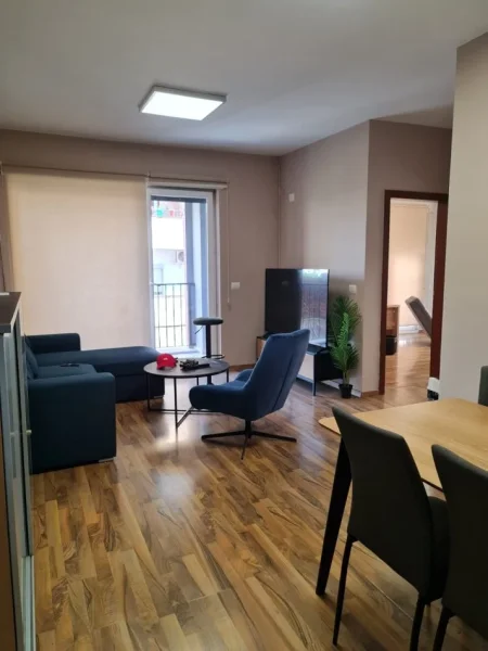 Tirane, jepet me qera ambjent biznesi , Kati 2, 150 m² 1,500 € (Frosina Plaku)