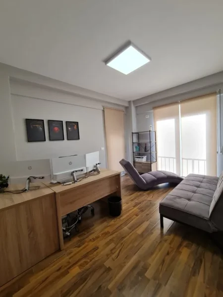Tirane, jepet me qera ambjent biznesi , Kati 2, 150 m² 1,500 € (Frosina Plaku)