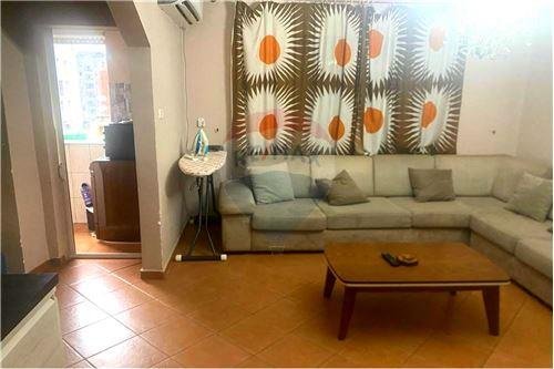 Tirane, jepet me qera apartament 1+1, Kati 5, 62 m² 350 € (Rruga Xhanfize Keko - Porcelan - Kodra e Priftit, Albania)