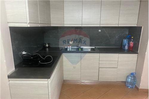 Tirane, jepet me qera apartament 1+1, Kati 5, 62 m² 350 € (Rruga Xhanfize Keko - Porcelan - Kodra e Priftit, Albania)