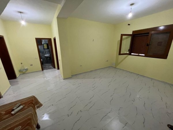 Tirane, jepet me qera apartament 3+1, Kati 1, 120 m² 500 € (Ali Demi)