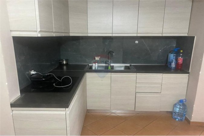 Tirane, jepet me qera apartament 1+1, Kati 5, 62 m² 350 € (Apartament 1+1 me qera ne Porcelan)