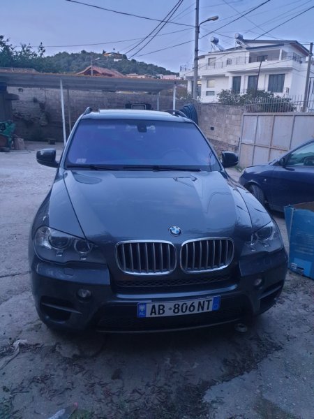 Vlore, shes BMW X5 Xdrive 3.5, Nafte, gri e erret,  automatik, Klima, 250,000 km, 12,000 €