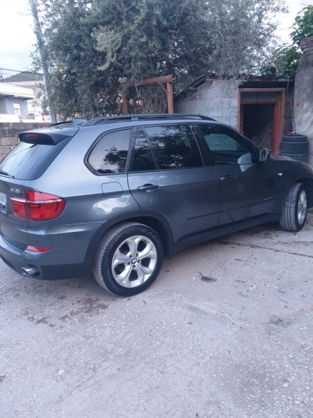 Vlore, shes BMW X5 Xdrive 3.5, Nafte, gri e erret,  automatik, Klima, 250,000 km, 12,000 €