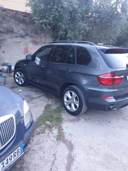 Vlore, shes BMW X5 Xdrive 3.5, Nafte, gri e erret,  automatik, Klima, 250,000 km, 12,000 €