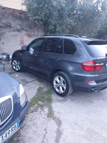 Vlore, shes BMW X5 Xdrive 3.5, Nafte, gri e erret,  automatik, Klima, 250,000 km, 12,000 €