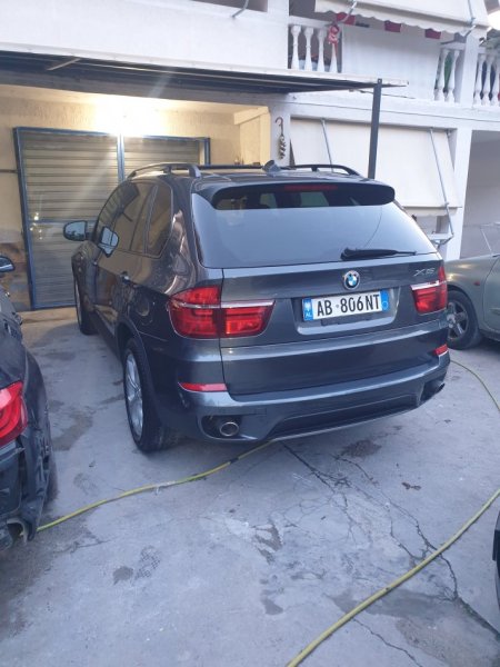 Vlore, shes BMW X5 Xdrive 3.5, Nafte, gri e erret,  automatik, Klima, 250,000 km, 12,000 €