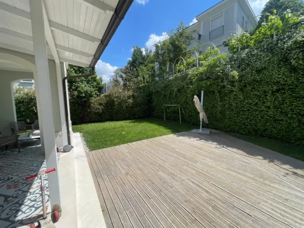 Tirane, shitet Vile , 736 m² 1,500,000 € (Rolling Hills)