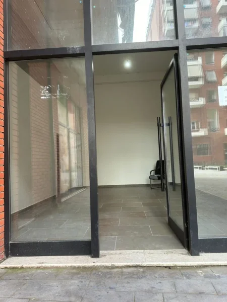 Tirane, jepet me qera ambjent biznesi , Kati 0, 35 m² 400 € (Perballe Spitalit Amerikan 3)