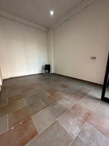 Tirane, jepet me qera ambjent biznesi , Kati 0, 35 m² 400 € (Perballe Spitalit Amerikan 3)