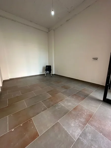 Tirane, jepet me qera ambjent biznesi , Kati 0, 35 m² 400 € (Perballe Spitalit Amerikan 3)