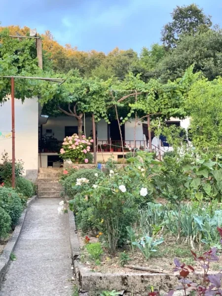 SHITET: VILE + Truall E Veçantë 📍 Ibë Të Poshtme 3+1+2wc ( 18 Min Nga Qendra Tiranës) -- 113,500€****